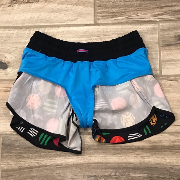 Lululemon Tracker Shorts -Seawheeze Circle Pills - Picture 3 of 8